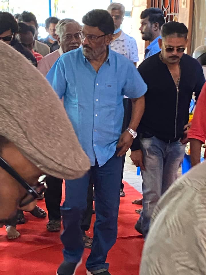 அவருடன் இயக்குனர் சரவண சுபாஷ் வந்திருந்தார்