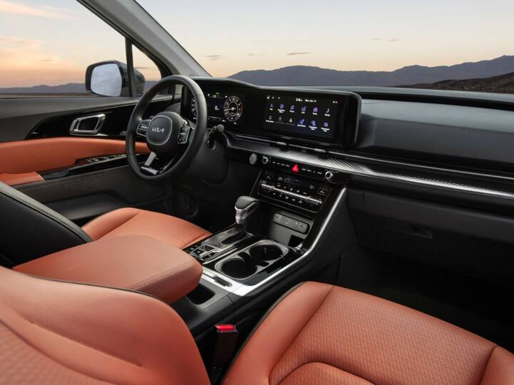 कार्निव्हल ही कार देशातील सर्वात आकर्षक दिसणार्या MPV (Multi-Purpose Vehicles) पैकी एक आहे.