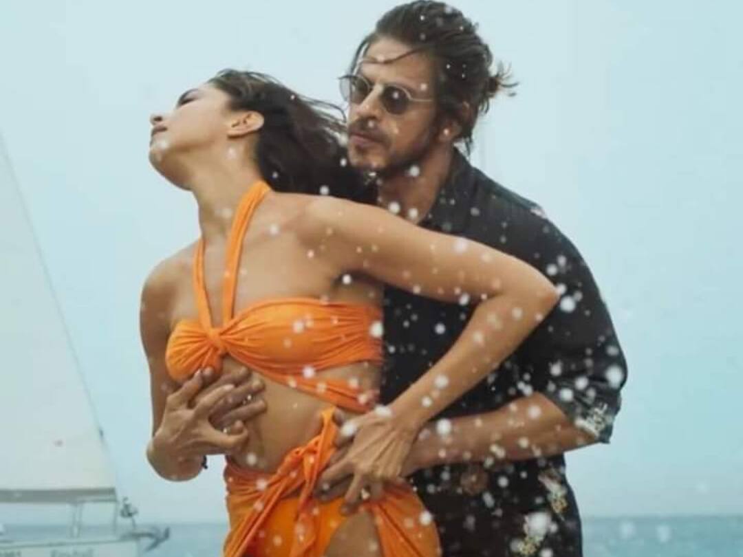 Gujarat VHP Withdraws Protest Against Shah Rukh Khan's 'Pathaan' After 'Objectionable' Scenes Were Removed Gujarat VHP Withdraws Protest Against Shah Rukh Khan's 'Pathaan' After 'Objectionable' Scenes Were Removed
