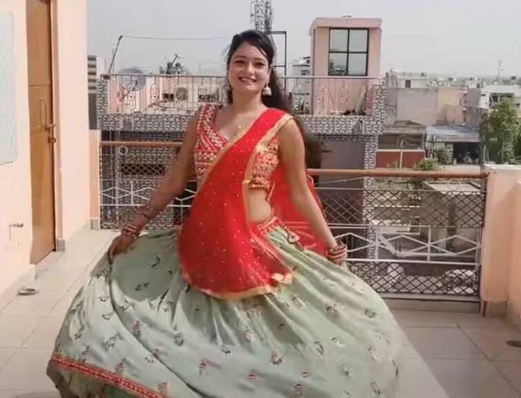 Bhojpuri Viral Video: ਛੱਤ ‘ਤੇ ਖੜ੍ਹੀ ਔਰਤ ਨੇ ਲਹਿੰਗਾ ਚੋਲੀ ਪਾ ਕੇ ਭੋਜਪੁਰੀ ਗੀਤ ‘ਤੇ ਕੀਤਾ ਡਾਂਸ, ਵੀਡੀਓ ਵ