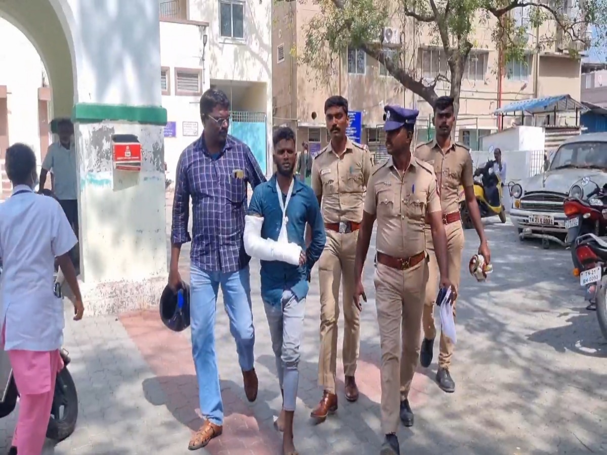 Crime : நாட்டு வெடிகுண்டை தயார்செய்த குட்டி ரவுடி..! தட்டித்தூக்கிய பொழுது, தடுக்கி விழுந்து மாவு கட்டு.. காஞ்சிபுரத்தில் நடந்தது என்ன?