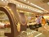 Gold Rate Today : सोन्याच्या दरात किरकोळ वाढ तर चांदी झाली किंचित स्वस्त; वाचा तुमच्या शहरातील दर