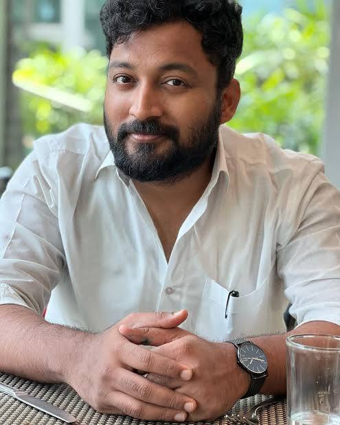 அறம் வெல்லும் எனும் ஒரே வார்த்தையால் மக்களின் மனதில் இடம் பெற்றார்