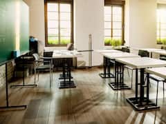 छुट्टी के दिन छात्रा को स्कूल के स्टोर रूम में ले गया प्रिंसिपल, उसकी बहन से बाहर से लगवाया ताला