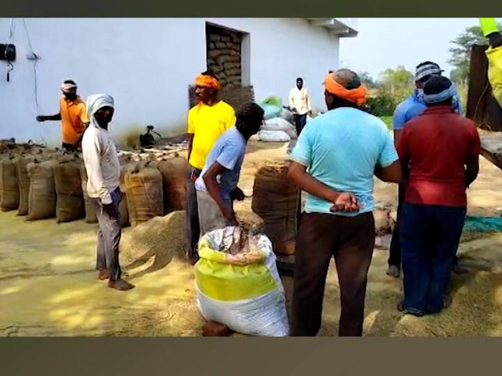 मिलिंगसाठी दिलेल्या जवळपास 403 क्विंटलच्या प्रति लॉटसाठी गिरणी धारकांना 2,400 रुपये देण्यात आले