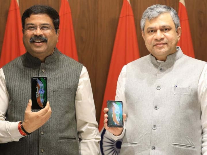 मेड इन इंडिया BharOS मोबाइल ऑपरेटिंग सिस्टम की सफल टेस्टिंग, IIT मद्रास ने किया है तैयार, देखें वीडियो BharOS Made-In-India Operating System Tested Check Out BharOS Features मेड इन इंडिया BharOS मोबाइल ऑपरेटिंग सिस्टम की सफल टेस्टिंग, IIT मद्रास ने किया है तैयार, देखें वीडियो