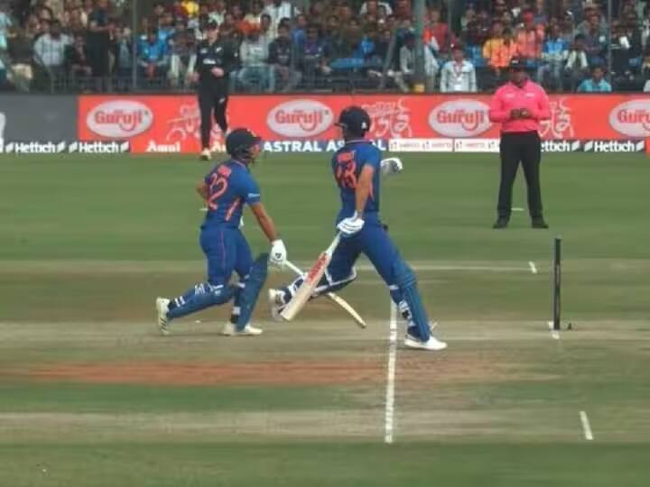 ishan kishan sacrifice his wicket for virat kohli in ind vs nz 3rd odi in indore see video IND vs NZ :  इशान भावानं मन जिंकलं! विराट कोहलीसाठी फेकली विकेट