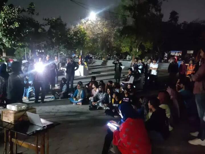 BBC Documentary: हैदराबाद यूनिवर्सिटी में PM मोदी पर बनी BBC डॉक्यूमेंट्री की स्क्रीनिंग, JNU में रद्द हुआ कार्यक्रम BBC PM Modi documentary Screening in hyderabad university program canceled in JNU BBC Documentary: हैदराबाद यूनिवर्सिटी में PM मोदी पर बनी BBC डॉक्यूमेंट्री की स्क्रीनिंग, JNU में रद्द हुआ कार्यक्रम