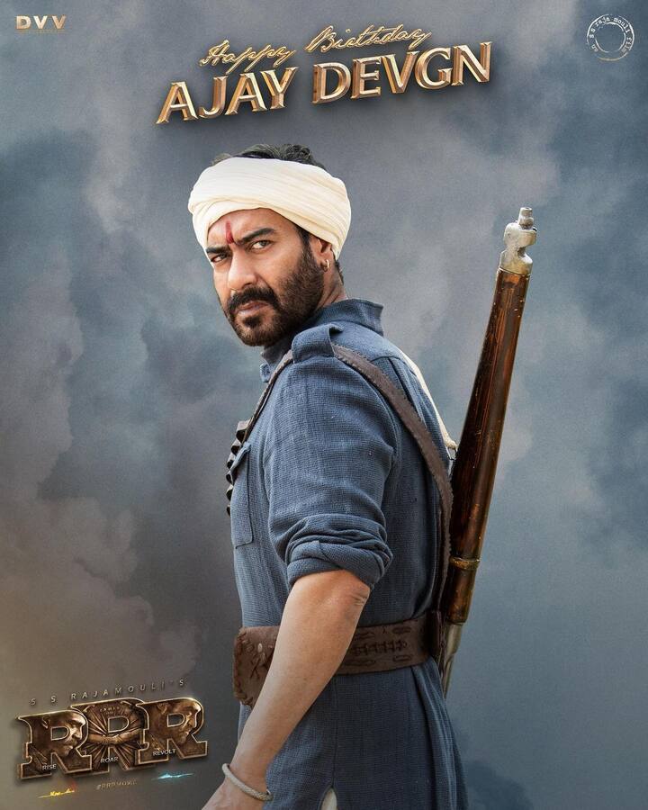 अजय ने आगे कहा, 'मैं अपनी फिंगर्स क्रॉस कर के इंतजार कर रहा हूं कि फिल्म को न सिर्फ नामिनेशन मिले बल्कि जितने संभव हों उतने अवॉर्ड्स मिलें. ये हम सब के लिए अच्छा है.'