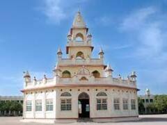 गुजरात: प्रतिष्ठित गुरुकुल की छात्रा के दावे से मचा हड़कंप, बोली- 'समलैंगिक संबंध बनाने का डाला जाता था दवाब'