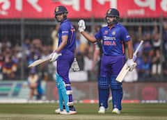 জোড়া শতরান রোহিত-শুবমনের, বাবরের কীর্তি ছুঁলেন গিল