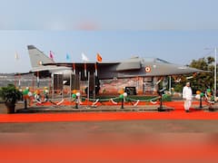 जगवॉर विमानाचे पहिल्यांदाच सार्वजनिक ठिकाणी अनावरण