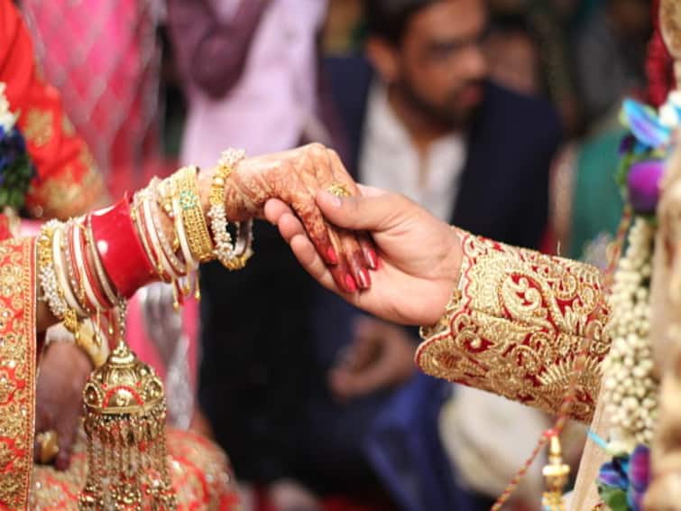 Bride Calls Off Wedding In Uttar Pradesh Farrukhabad As Groom Fails To Count Currency Notes Bride Calls Off Wedding In Uttar Pradesh's Farrukhabad As Groom Fails To Count Currency Notes