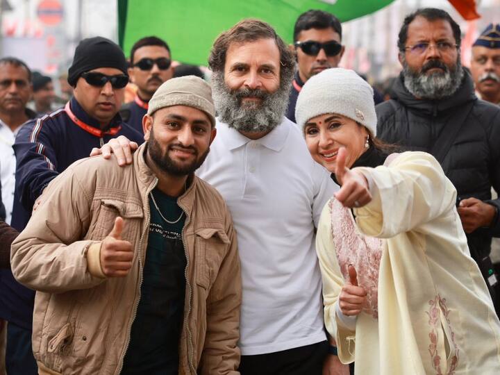 उर्मिला मातोंडकर आज सकाळी आठ वाजता राहुल गांधींच्या भारत जोडो यात्रेत सहभागी झाल्या.