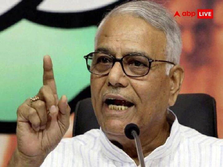 यशवंत सिन्हा ने साल 1999 में यूनियन बजट पेश करने के टाइम में अहम बदलाव किया था और फरवरी के आखिरी दिन के 5 बजे शाम पेश करने के बजाय उसे सुबह 11 बजे पेश करने की परंपरा शुरू की.(PC: ABPLive)