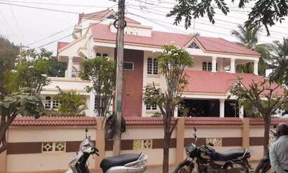 150 pounds of jewels, Rs.5 lakhs stolen from Trichy businessmans house TNN திருச்சியில் தொழிலதிபர் வீட்டில் 150 பவுன் நகைகள், ரூ.5 லட்சம் கொள்ளை