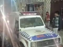 बदमाशों से टीचर को बचाने पहुंचे नाबालिग छात्र पर चाकू से हमला, पुलिस पर किया पथराव