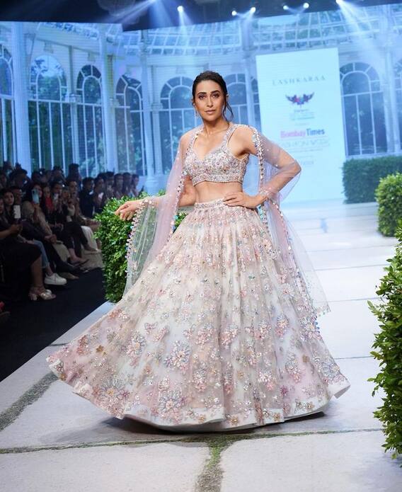Karisma Kapoor Net Worth: Karisma Kapoor earns crores of rupees despite being away from her husband and films Karisma Kapoor Net Worth: Karisma Kapoor earns crores of rupees despite being away from her husband and films