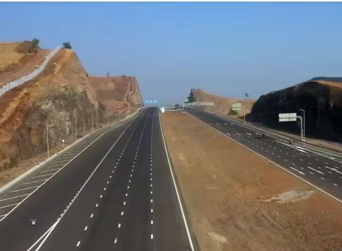 ਗਡਕਰੀ ਨੇ 2000 ਕਰੋੜ ਰੁਪਏ ਦੀ ਲਾਗਤ ਨਾਲ ਬਮਿਠਾ ਤੋਂ ਸਤਨਾ ਤੱਕ 105 ਕਿਲੋਮੀਟਰ ਲੰਬੀ ਚਾਰ ਮਾਰਗੀ ਨਵੀਂ ਸੜਕ ਬਣਾਉਣ ਦਾ ਵੀ ਐਲਾਨ ਕੀਤਾ। ਇਸ ਸੜਕ ਦੇ ਬਣਨ ਨਾਲ ਟੀਕਮਗੜ੍ਹ, ਪੰਨਾ, ਛਤਰਪੁਰ, ਖਜੂਰਾਹੋ ਅਤੇ ਬੰਧਵਗੜ੍ਹ ਰਾਸ਼ਟਰੀ ਪਾਰਕਾਂ ਦੇ ਸੈਰ-ਸਪਾਟੇ ਨੂੰ ਹੁਲਾਰਾ ਮਿਲੇਗਾ।