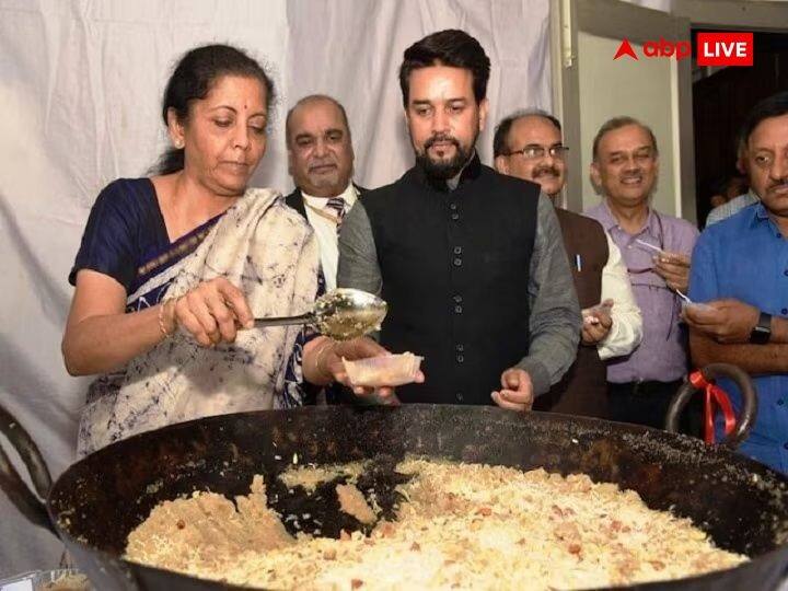 बजट पेश करने से पहले हलवा सेरेमनी का आयोजन किया जाता है क्योंकि भारतीय संस्कृति में कोई शुभ काम करने से पहले मुंह मीठा करने की परंपरा है.(PC: ABPLive)