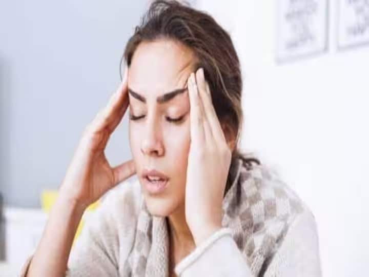 health tips home winter headache home remedies for good health marathi news Health Tips : थंडीत डोकं वारंवार दुखत असेल तर 'हे' घरगुती उपाय करून पाहा; लवकर आराम मिळेल