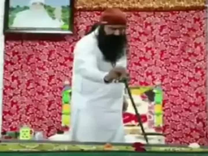 Ram Rahim celebrates after getting 40 days parole cuts cake with sword Haryana News: 40 दिन की पैरोल मिलने पर Ram Rahim ने मनाया जश्न, तलवार से काटा केक