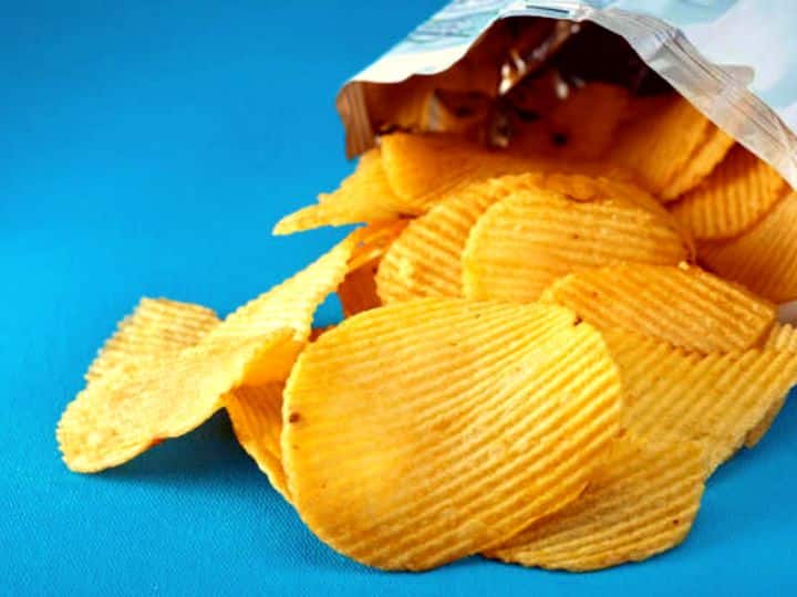 पैकेट में इतने कम क्यों आते हैं 'चिप्स'? क्यों भरी जाती है ज्यादा हवा? एक्सपर्ट ने दिया जवाब Why Chips Packet Only Half Full Know The Reason पैकेट में इतने कम क्यों आते हैं 'चिप्स'? क्यों भरी जाती है ज्यादा हवा? एक्सपर्ट ने दिया जवाब