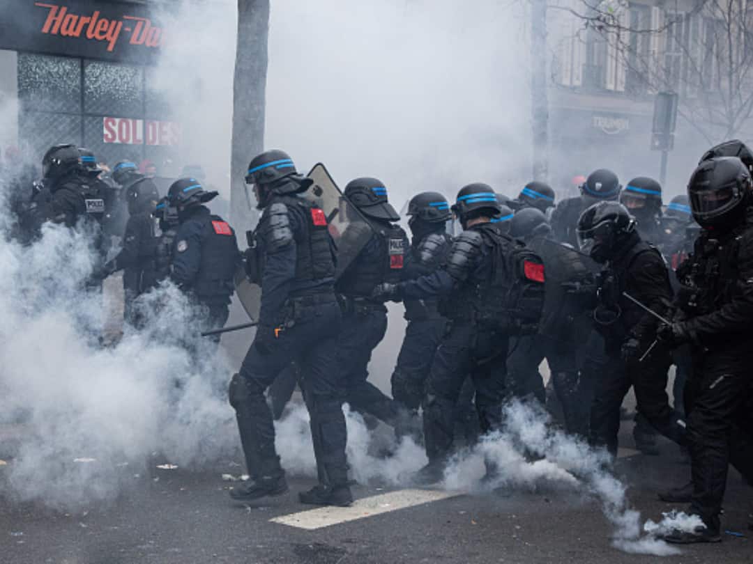 France: Man Loses Testicle After Being Hit By Paris Police During Protests, Says Report France: Man Loses Testicle After Being Hit By Paris Police During Protests, Says Report
