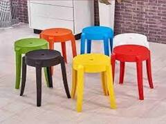 Plastic Chair : ப்ளாஸ்டிக் சேர்களில் நடுவிலுள்ள ஓட்டை எதற்கு? எப்போதாவது யோசித்துள்ளீர்களா?
