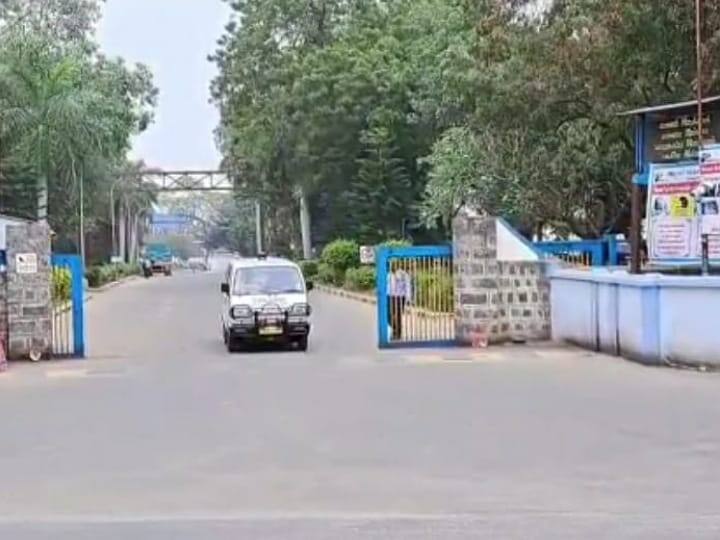 கரூர் அருகே தனியார் சர்க்கரை ஆலையில் விஷவாயு கசிவு - 3 பேர் மயக்கம் Gas leak in private sugar factory near Karur TNN கரூர் அருகே தனியார் சர்க்கரை ஆலையில் விஷவாயு கசிவு - 3 பேர் மயக்கம்