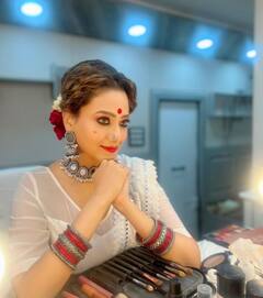 Madalsa Sharma Pics: बालों में गुलाब और कजरारे नैना... मदालसा शर्मा पर फिर चढ़ा '‘गंगूबाई’ का खुमार, देखिए खूबसूरत तस्वीरें