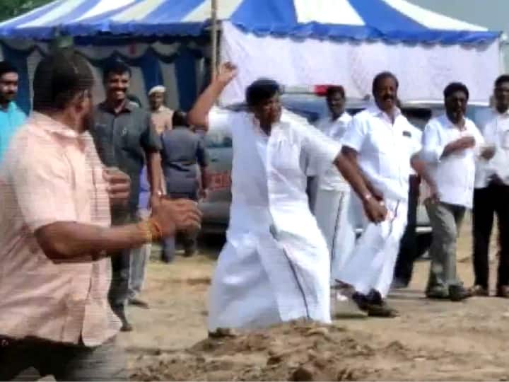 If there is a delay in bringing the chair, then the workers were stoned, Tamil Nadu minister’s video went viral