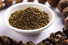 ਜੇਕਰ ਝੁਰੜੀਆਂ ਤੇ ਮੁਹਾਸਿਆਂ ਦੀ ਮੁਸ਼ਕਿਲ ਤੋਂ ਹੋ ਪਰੇਸ਼ਾਨ, ਤਾਂ ਇਦਾਂ ਕਰੋ ਤ੍ਰਿਫਲਾ ਪਾਊਡਰ ਦੀ ਵਰਤੋਂ