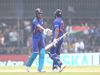 IND vs NZ 3RD ODI: 3 ஆண்டுகள் காத்திருப்பு... சதமடித்து அசத்திய ரோஹித்...! செஞ்சுரி விளாசிய சுப்மன் கில்..!