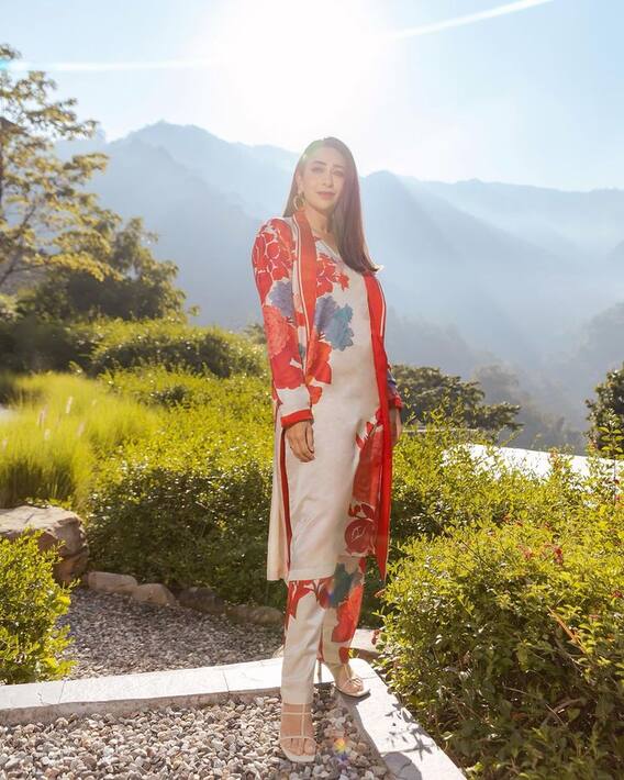 Karisma Kapoor Net Worth: Karisma Kapoor earns crores of rupees despite being away from her husband and films Karisma Kapoor Net Worth: Karisma Kapoor earns crores of rupees despite being away from her husband and films