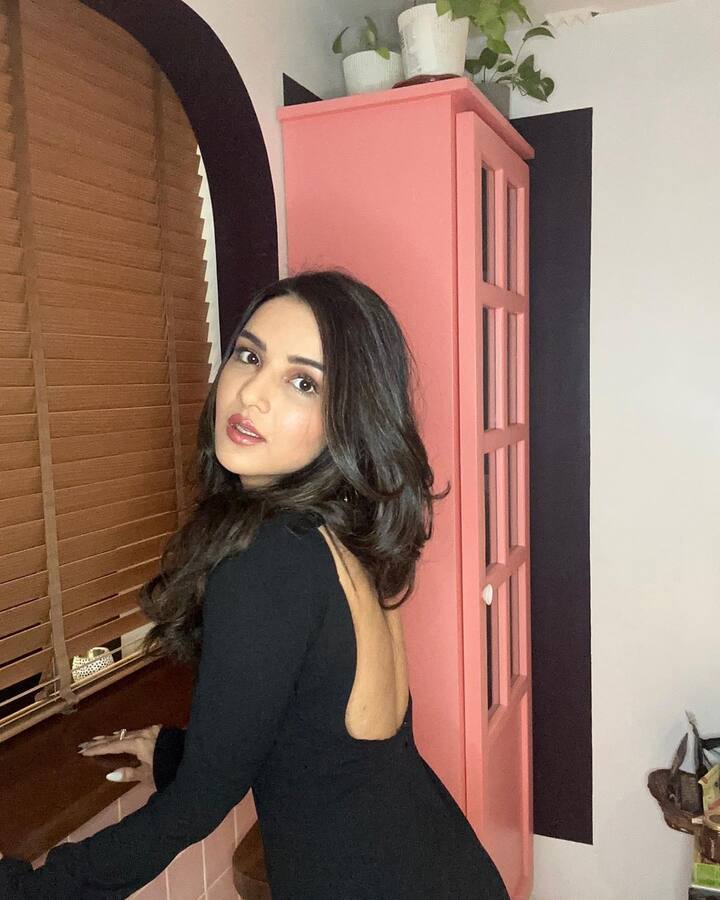 आज टीव्ही अभिनेत्री जस्मिन भसीनने प्रत्येक घरात एक खास ओळख निर्माण केली आहे.(फोटो सौजन्य :jasminbhasin2806/इंस्टाग्राम)