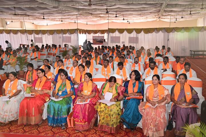 సమావేశానికి హాజరైన బీజేపీ నేతలు, కార్యకర్తలు