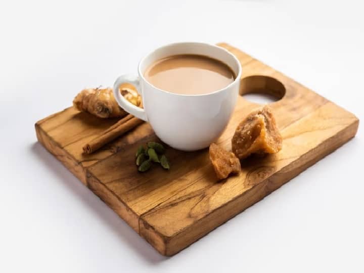 Try this spicy jaggery tea to stay fit in winters, here’s the recipe