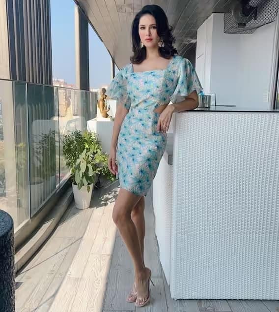 Sunny Leone - Sunny Leone looked amazing in floral printed dress, best option for going out