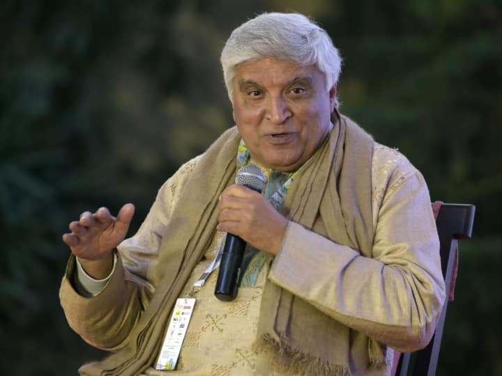 Perpetrators of 26/11 Mumbai attacks roam freely in Pakistan, says Javed Akhtar at Lahore event લાહોરમાં બેસી પાકિસ્તાનીઓને Javed Akhtarએ કહ્યું- 'મુંબઈ હુમલાના આતંકવાદીઓ હજુ પણ અહીં ફરી રહ્યા છે