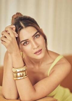 Kriti Sanon: ਕ੍ਰਿਤੀ ਸੈਨਨ ਦੇ ਇਸ ਸਟਾਈਲ ਦੇ ਫੈਨਜ਼ ਹੋਏ ਦੀਵਾਨੇ, ਪੀਲੇ ਆਊਟਫਿਟ 'ਚ ਸ਼ੇਅਰ ਕੀਤੀਆਂ ਗਲੈਮਰਸ ਤਸਵੀਰਾਂ