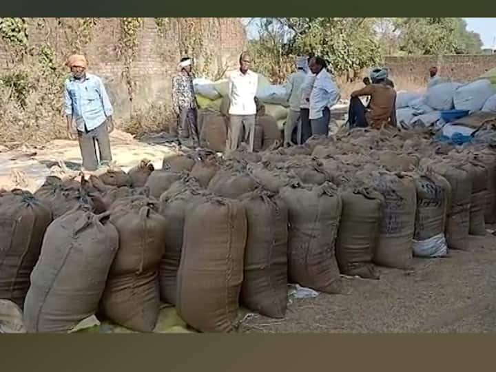 मिलर्स या अटी पूर्ण करू शकत नाहीत, आतापर्यंत जिल्ह्यातील 400 पैकी केवळ 69 गिरणीधारकांनी बँक हमीपत्र सादर केले आहे.