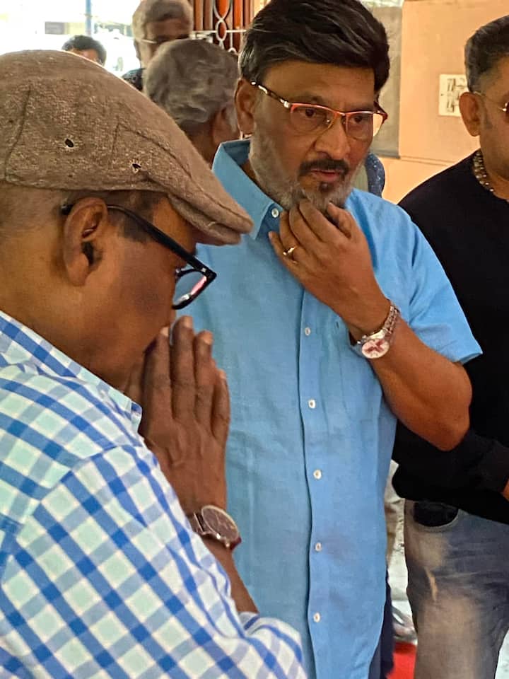 நடிகர் பாக்யராஜ் ராமதாஸின் இல்லத்திற்கு சென்று அவரது மறைவிற்கு நேரில் இரங்கல்தெரிவித்தார்
