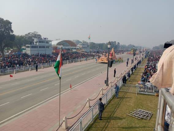 તમને જણાવી દઈએ કે આ ફ્લાવર ડ્રેસ રિહર્સલ માટે દિલ્હી ટ્રાફિક પોલીસે પહેલાથી જ એક એડવાઈઝરી જારી કરી હતી, જેમાં લોકોને પ્રતિબંધિત અને ડાયવર્ટ કરેલા રૂટ વિશે જાણકારી આપવામાં આવી હતી.