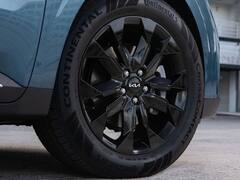 Kia Carnival Facelift: दिसायला शानदार, इंजिन दमदार; Kia Carnival Facelift येतेय