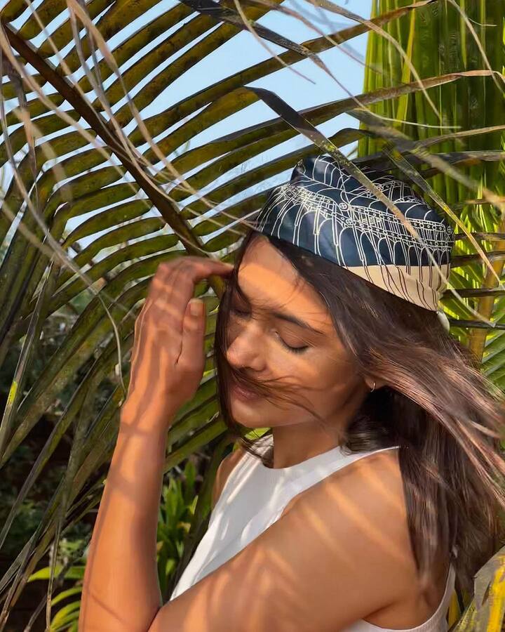 हा लूक दाखवत अभिनेत्रीने कॅमेऱ्यासमोर एकामागून एक अनेक पोज दिल्या आहेत. (फोटो सौजन्य :jenniferwinget1/इंस्टाग्राम)