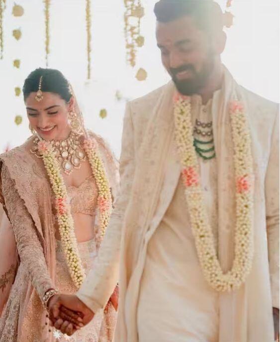 तस्वीरें: 'मैंने तुमसे प्यार करना सीखा...', शादी के बाद केएल राहुल और अथिया शेट्टी का रिएक्शन