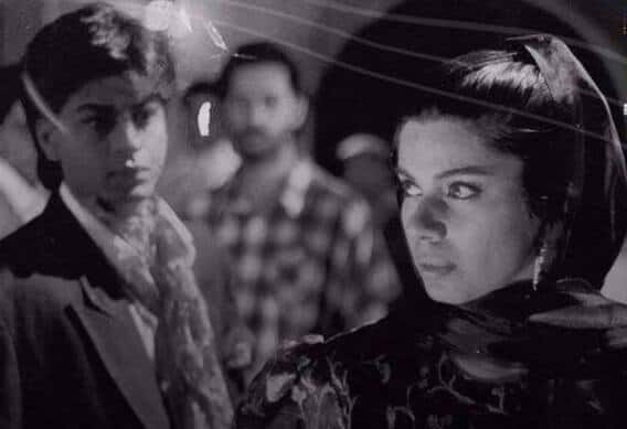 फार कमी लोकांना माहित आहे की शाहरुख खानचा (Shah Rukh Khan)  डेब्यू चित्रपट 'दीवाना' नसून 1991 मध्ये आलेला 'इडियट' चित्रपट होता, परंतु त्यावेळी तो मोठ्या पडद्यावर प्रदर्शित होऊ शकला नाही, म्हणून तो दूरदर्शनवर मालिका म्हणून लॉन्च करण्यात आला.