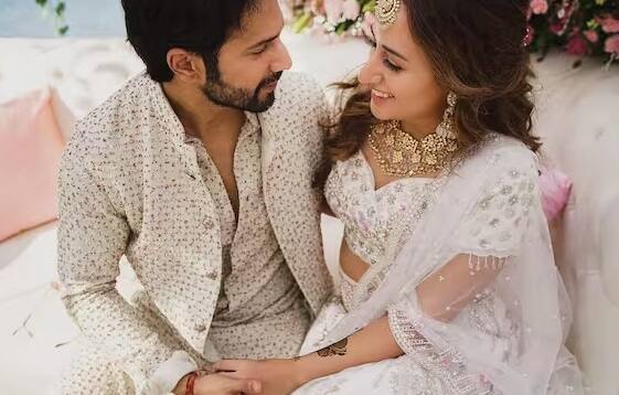वरुण धवन शादी की सालगिरह: वरुण धवन ने पत्नी नताशा दलाल के साथ दूसरी शादी की सालगिरह मनाई वरुण धवन शादी की सालगिरह: वरुण धवन ने पत्नी नताशा दलाल के साथ दूसरी शादी की सालगिरह मनाई
