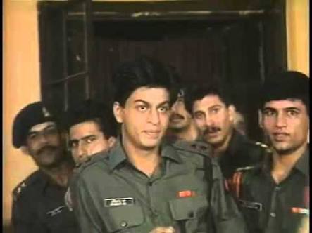 दिल्ली में जन्में शाहरुख खान ने 1988 में अपने करियर की शुरुआत टीवी से की थी. उनका पहला बतौर लीड शो था ‘फौजी’, जिसमें शाहरुख ने फौजी अभिमन्यु राय का किरदार निभाया था. लोगों को उनका ये शो काफी पसंद आया था.